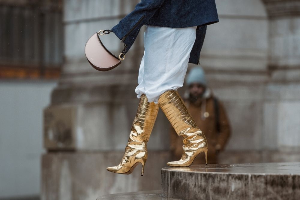 Kozaki z szeroką cholewką świetnie podkreślą jesienną stylizację!