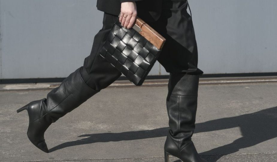 Modne kozaki z szeroką cholewką będą idealne na jesień i zimę