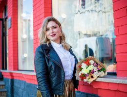 Modne kurtki wiosenne w dużych rozmiarach dostępne są teraz w ofercie wielu marek. Znajdź swój model!