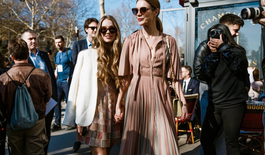 Sukienka szmizjerka to efektowny, ponadczasowy model!