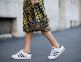 stylizacje z butami adidas superstar