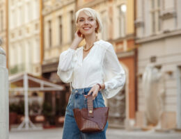 modna bluzka z wyprzedaży 2022