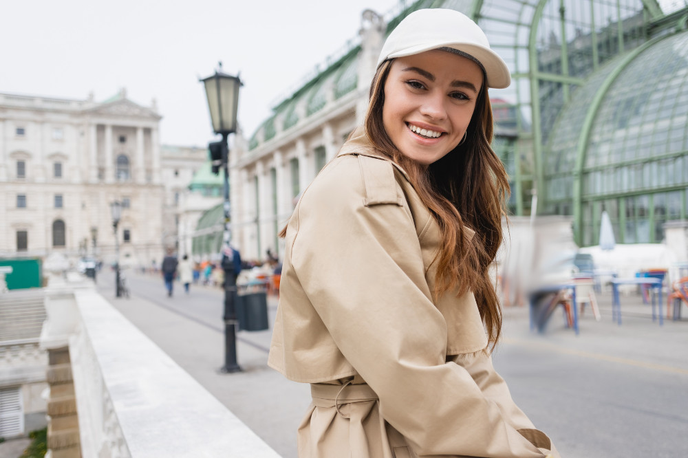 fryzura do czapki z daszkiem