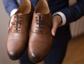 Wizytowe buty męskie to jedyny słuszny wybór na studniówkę.