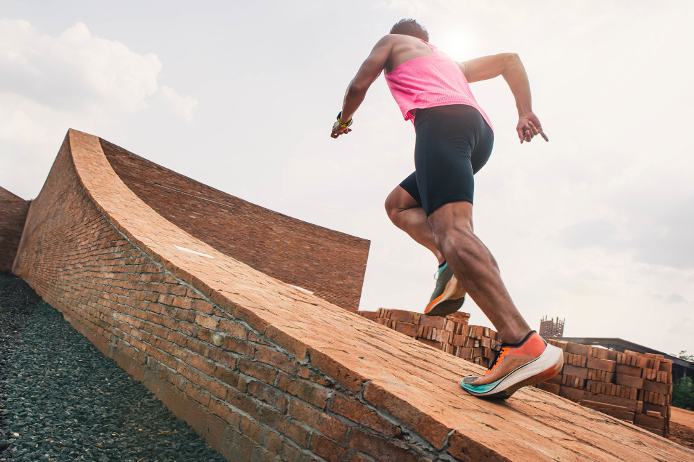 Najlepsze męskie buty do biegania to te z oferty sportowych marek