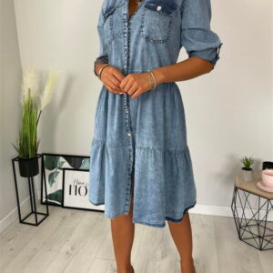 Niebieska sukienka ModnaKiecka.pl z kołnierzykiem z jeansu